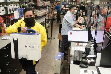 La PS5, en rupture de stock en France, revendue le double de son prix sur eBay