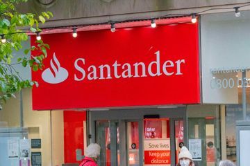 Père Noël involontaire, Santander distribue 130 millions de livres par erreur au Royaume-Uni
