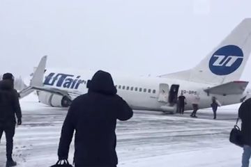 Russie: un Boeing 737 atterrit d'urgence, un passager filme la scène