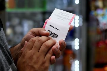 Un Americain remporte 1 33 milliard de dollars a la loterie