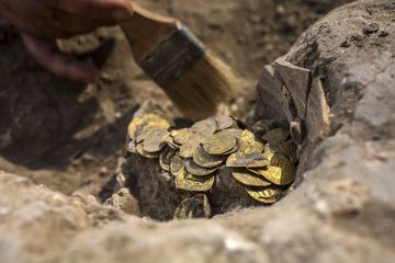 Un trésor composé de 239 pièces d'or découvert dans un manoir du Finistère