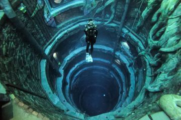 Voici la piscine la plus profonde du monde