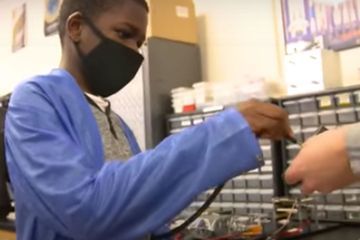 A 12 ans, Caleb débute sa première année à l'université