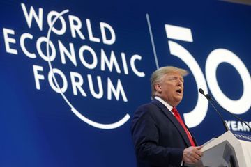 A Davos, Donald Trump s'attaque aux prophètes de malheur devant Greta Thunberg