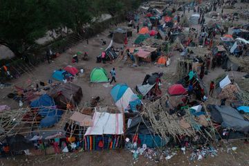 À Del Rio, un camp de fortune pour les migrants haïtiens bientôt expulsés