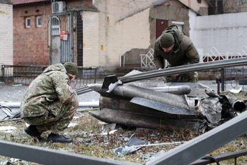 A Kiev, la crainte des missiles et l'exil