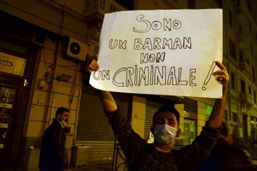 À Naples, la jeunesse dans la rue pour protester contre le couvre-feu