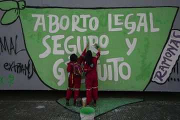 A rebours des Etats-Unis, l'avortement inscrit dans le projet de Constitution au Chili