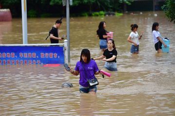 A Wuhan, après le coronavirus, place aux inondations meurtrières
