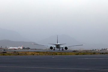 Afghanistan : premier vol d'évacuation de Kaboul vers l'étranger depuis fin août