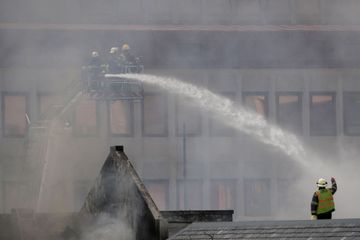 Afrique du Sud: un spectaculaire incendie ravage le Parlement