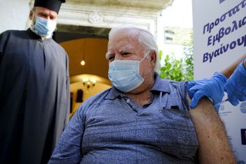Amende de 100 euros par mois pour les non vaccinés de plus de 60 ans en Grèce