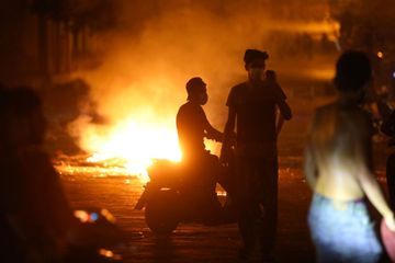 Après la tragédie et les larmes, nuit de colère à Beyrouth