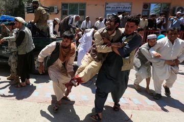 Attaques contre un hôpital et des funérailles en Afghanistan, des dizaines de civils tués