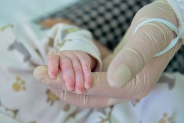 Au Royaume-Uni, la mort de 200 bébés à la maternité provoque l'effroi