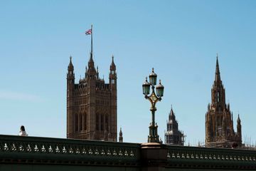 Au Royaume-Uni, un député accusé de viol renonce à siéger au Parlement