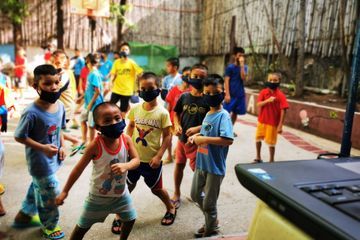 Aux Philippines, quand le virus s'ajoute à la misère...