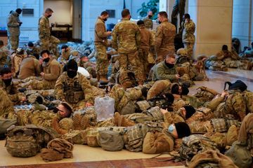 Avant une investiture sous haute tension, les soldats montent la garde au Capitole