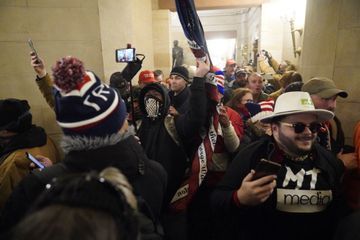 Avec les manifestants de Trump pendant l'assaut du Congrès