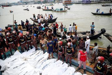 Bangladesh : au moins 32 personnes meurent dans le naufrage d'un ferry à Dacca