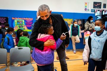 Barack Obama, invité surprise dans un centre de vaccination de Washington