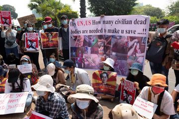Birmanie: funérailles d'une jeune manifestante au lendemain des violences les plus meurtrières