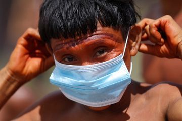 Brésil : l'armée distribue des masques aux peuples d'Amazonie pour les protéger du Covid-19