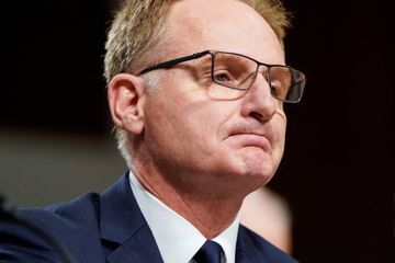 Capitaine renvoyé pour avoir alerté : face à la polémique, le chef de la Navy démissionne