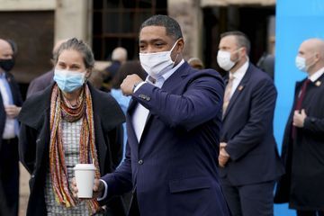 Cedric Richmond, proche conseiller de Biden, positif à la Covid-19