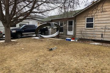 Chute de morceaux d'un avion en difficulté sur une zone habitée