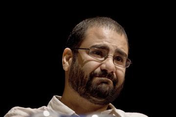 Cinq ans de prison pour Alaa Abdel Fattah, figure de la révolte en Egypte