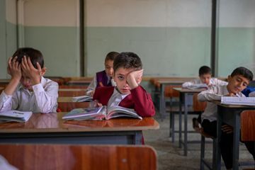 Collèges et lycées rouvrent en Afghanistan, mais uniquement pour les garçons
