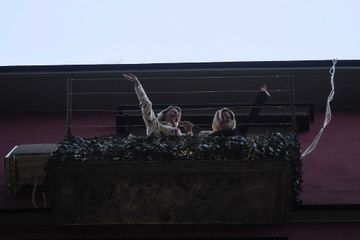 A Vérone, les nouveaux Roméo et Juliette tombent amoureux depuis leurs balcons
