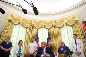 Coronavirus : Donald Trump contredit une infirmière et défend l'action de son administration