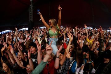 Covid-19 : A Liverpool, des milliers de fêtards ont participé à un festival test