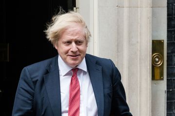 Critiqué, Boris Johnson détaille son plan de déconfinement par étapes