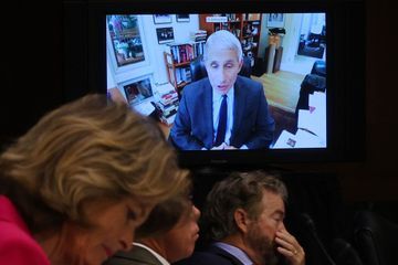 Déconfiner les Etats-Unis? L'expert du gouvernement contredit Trump