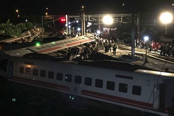 Déraillement meurtrier d'un train à Taïwan: le conducteur emprisonné