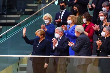 Derniers applaudissements pour Angela Merkel au Bundestag