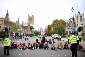 Des militants écologistes emprisonnés pour avoir bloqué le trafic à Londres