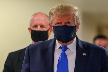 Donald Trump encourage au port du masque, un geste 