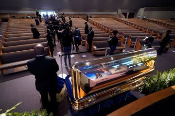 Emotion à Houston pour le début des obsèques de George Floyd