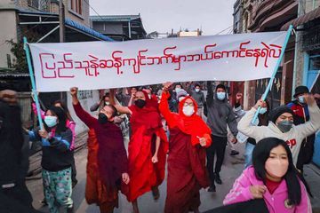 En Birmanie, silence et applaudissements un an après le coup d'Etat
