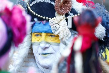 En images, le carnaval de Cologne se transforme en défilé pour l'Ukraine