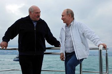 En pleine polémique au Bélarus, Loukachenko retrouve Poutine à Sotchi