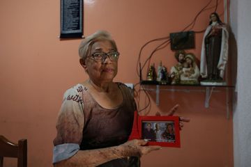 En un mois, Maria a perdu cinq membres de sa famille du Covid-19