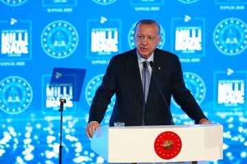 Erdogan traite Macron d'