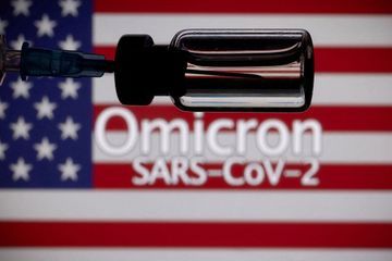 Face au variant Omicron, Joe Biden choisit les tests et la vaccination