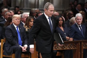 George W. Bush appelle à l'unité pendant la pandémie, Donald Trump l'attaque
