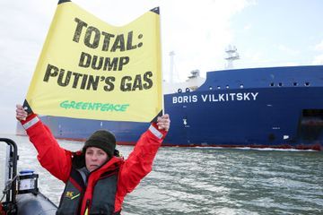 Greenpeace dénonce l'amarrage en France d'un méthanier venu de Russie